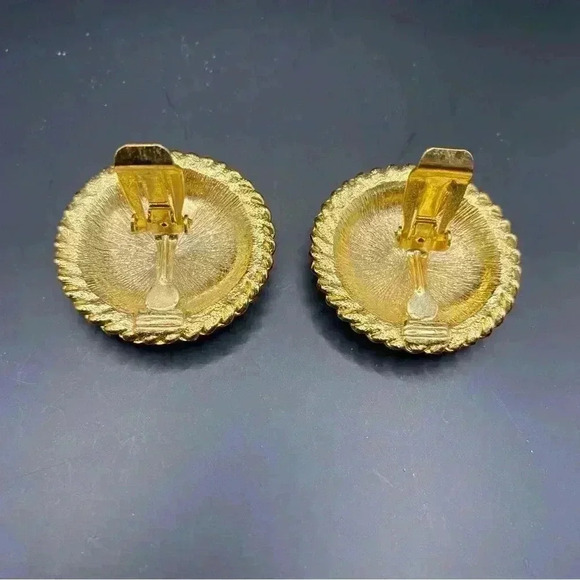 VGT 80's Nautical Anchor Red Enamel Earrings Clip-On Gold-tone Back - Picture 3 of 8